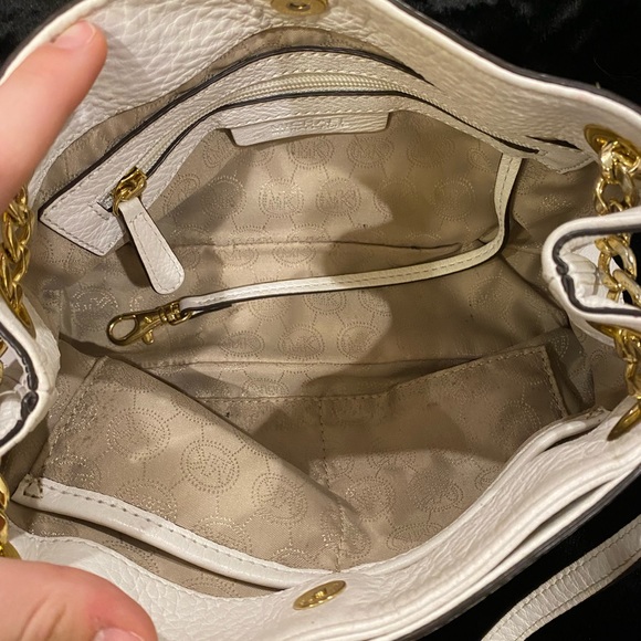 Michael Kors White Jet Set Chain Shoulder Bag - Picture 7 of 13